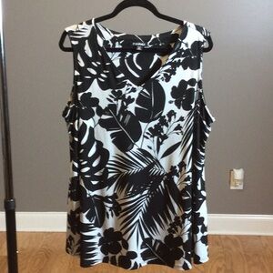 1X Roz & Ali Floral Black and White Sleeveless Top